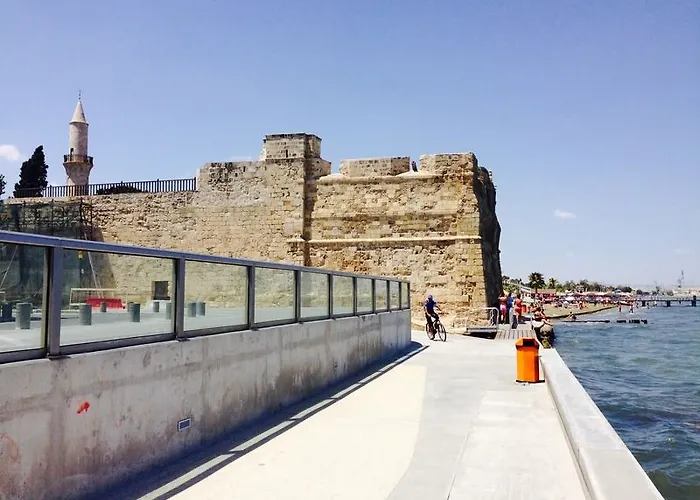 מלון דירות סאנפלאוור לרנקה